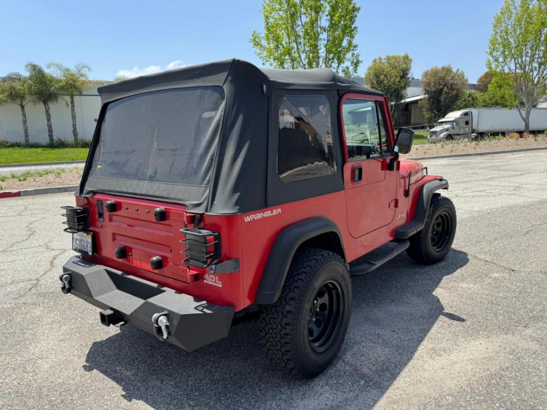 Jeep Wrangler - 4.0L 6 CYLINDRES rouge